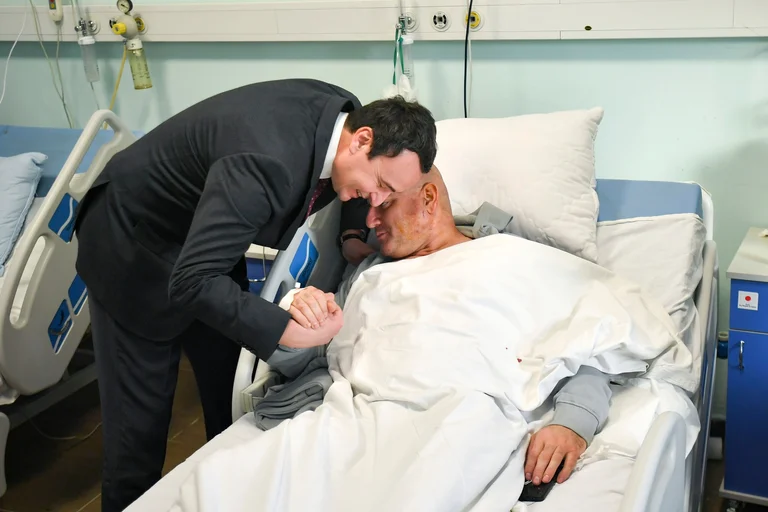 Kurt visits the cop who got wounded in the north: Such officials hold the State