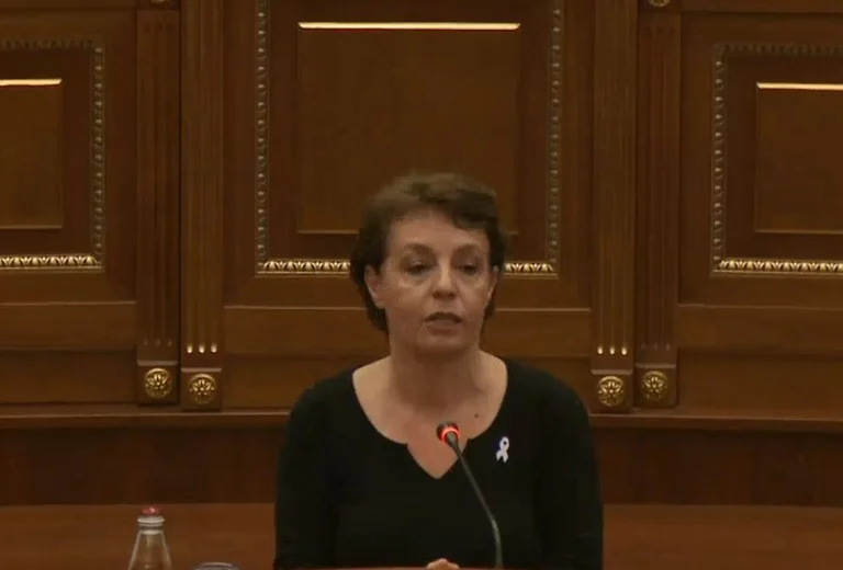 - Oui. C'est le bon moment pour demander l'adhésion à l'UE