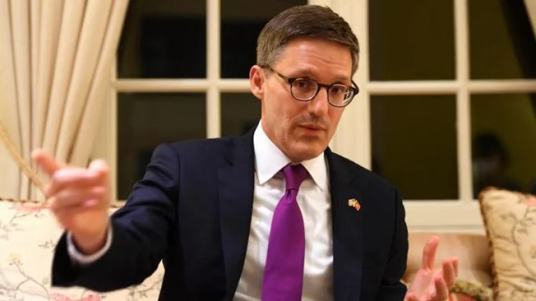 L'agenda del Consigliere del Dipartimento di Stato degli Stati Uniti Derek Chollet visita al Kosovo