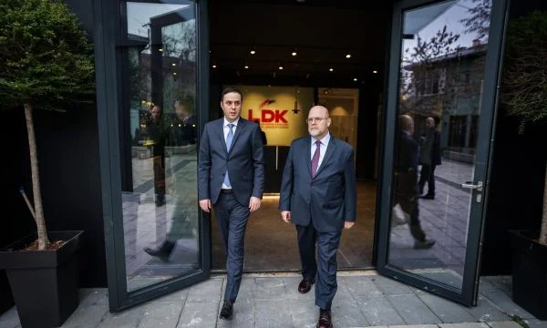 Hüvenier aux bureaux du LDK, Obadiah : Coordination avec nos alliés de sécurité nationale