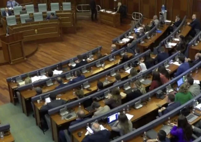 Il Parlamento approva la decisione di estendere le misure di energia di emergenza