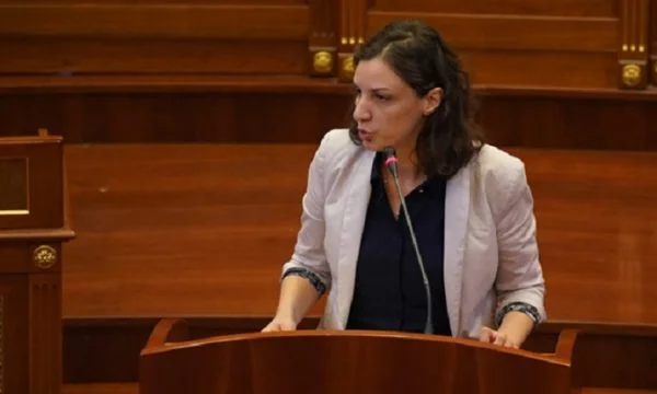 Rizvanolli chiede al Parlamento di estendere le misure di emergenza
