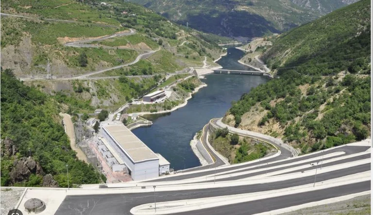 Albania devuelve la deuda de electricidad a Kosovo