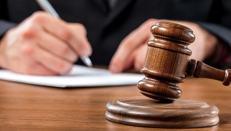 Rape von 11-Jährigen wird gegen fünf Personen eingereicht.