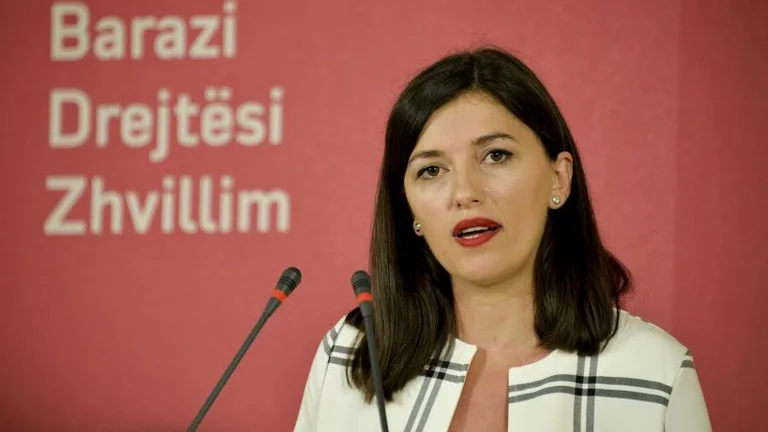Albulena rikthehet në opozitë: Reagon pas votimit të Qeverisë Hoti