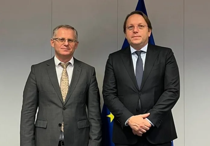 Bislim rencontre Varhely: le différend sur les demandes de l'UE au Kosovo