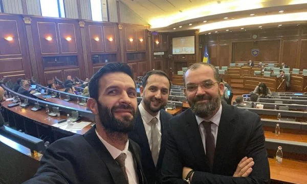 VV-Abgeordnete, die gegen die Bürgerrechnung gestimmt haben, machen sich zusammen