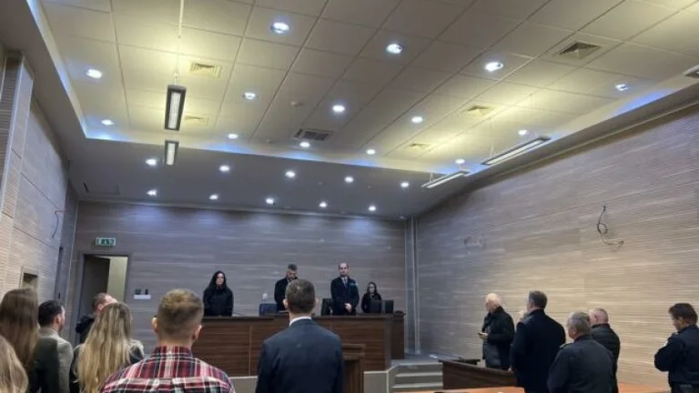 21 years in prison against those accused of stealing 2.1 million from the State Treasury