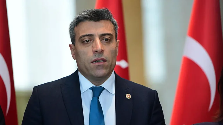 Oppositionsparteiführer in der Türkei niedergestochen