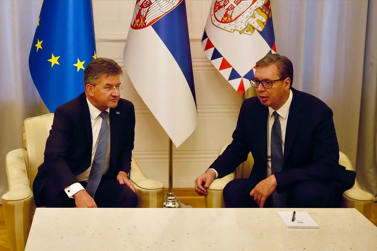 Vuciq pidió a Lajcak ayer para formar Asociación