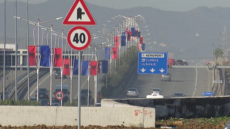 Heute der EU-Gipfel in Tirana, viele Straßen blockiert von 2.000 Polizei vor Ort