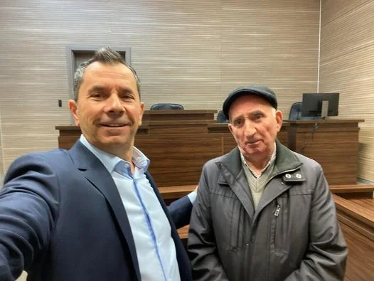 With many spelling errors, lawyer Gashi announces the decision of the Court on Grandpa's attempt to attack Jasharne.
