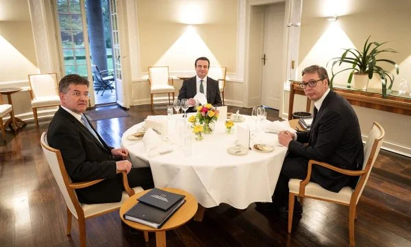Lajcak va à Vuciqi en Serbie aujourd'hui, inconnu quand il vient au Kosovo