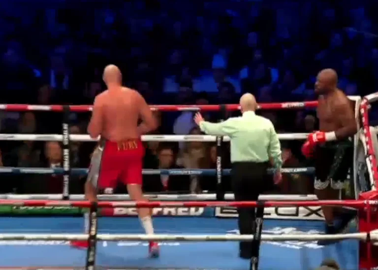 La séptima ronda termina. Fury se está apoderando de los chinos.