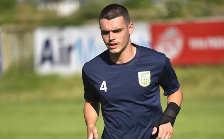 Oggi, 17 anni Trepca giocatore di calcio è morto normalmente in campo ieri
