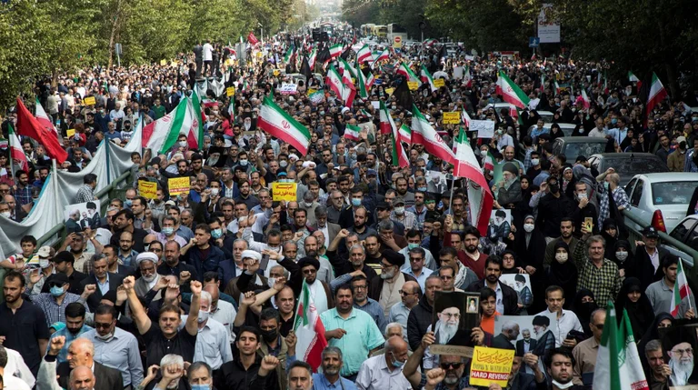 Arrende alla Repubblica Islamica dell'Iran, in legge di revisione che imponeva i copricapo sulle donne