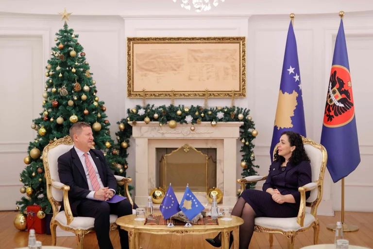 Osmani espera al jefe de la UE en Kosovo