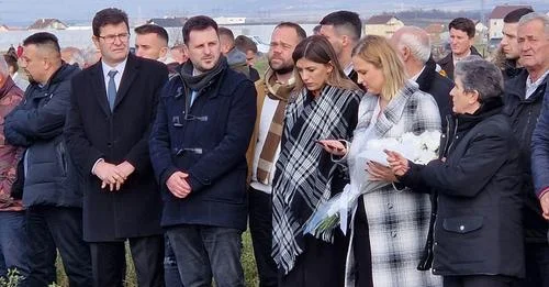 Ministro Haxhiu presente alla cerimonia di sepoltura di Hamide Magash