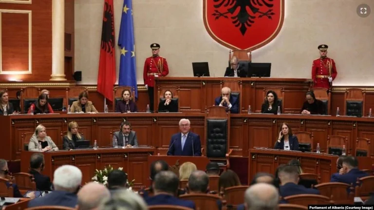 Steinmeier en Albanie : Je suis heureux que la proposition germano-française soit maintenant acceptée et acceptée.