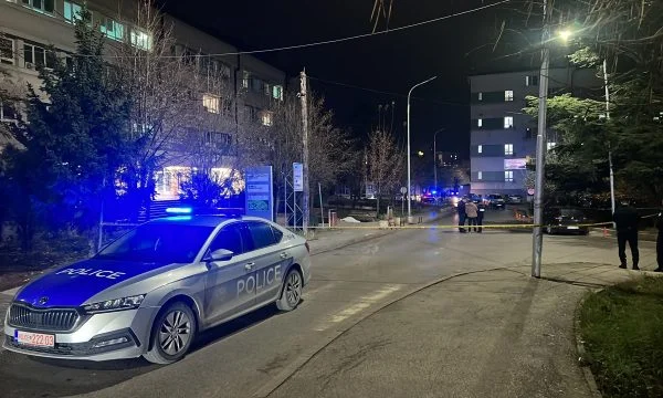 Policia me raport për vrasjen e 35-vjeçares shtatzënë në oborrin e QKUK’së, i dyshuari ende në arrati