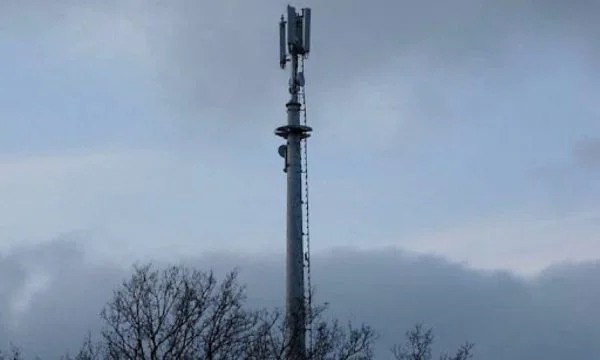 Reagon ish- kryeshefi i Telekomit: Qeveria Kurti po mashtron, antenat e Vala-s në Veri u vendosën më 2010