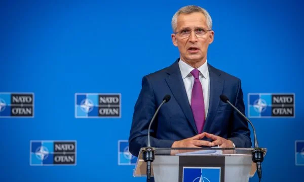 Stoltenberg: Putin po e përdor dimrin si armë lufte në Ukrainë