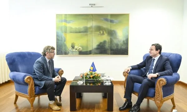 Kurti në takim me Saviolin: Të hapen arkivat shtetërore të Serbisë