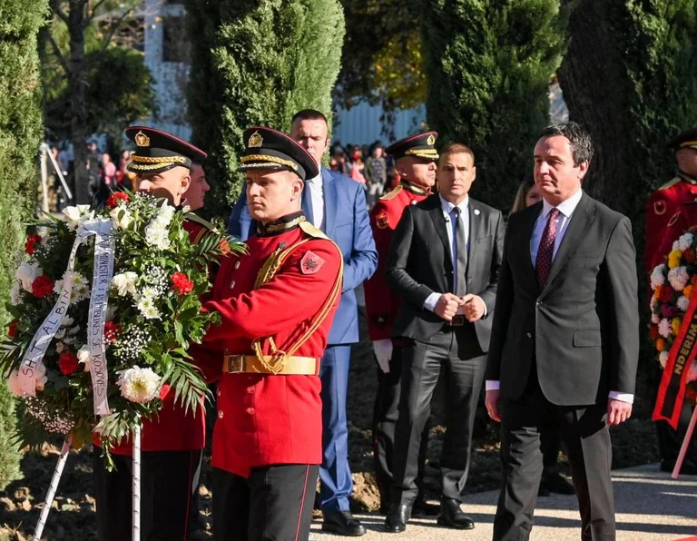 Kurti uron 28 nëntorin: T’i gëzohemi sukseseve të secilit shqiptar