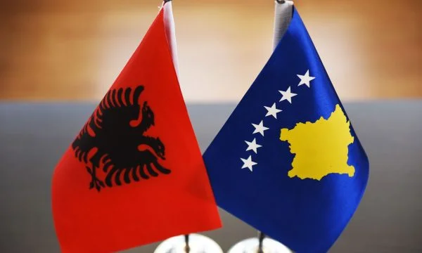 Deputetët e Kosovës dhe Shqipërisë bëhen bashkë për 110-vjetorin e Pavarësisë së Shqipërisë