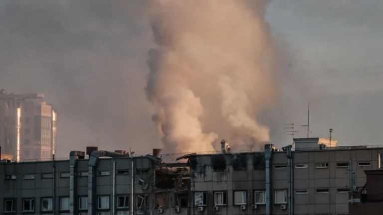 Rusia bombardon qytetin industrial të Ukrainës, të paktën 13 të plagosur