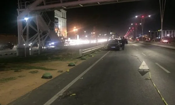 Aksident i rëndë në autostradën Durrës-Tiranë, dy pasagjeret humbin jetën, plagoset shoferi