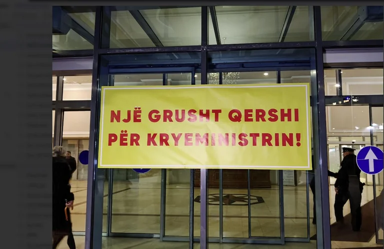 PSD hedhin qershia para Qeverisë: Kryeministri i hëngri fjalët e tij