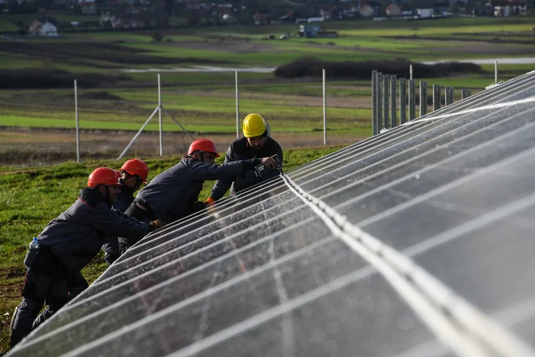 Rohde dhe Rizvanolli vizituan parkun solar ProEnergy – investim nga ProCredit Holding, kompani amë e Bankës ProCredit