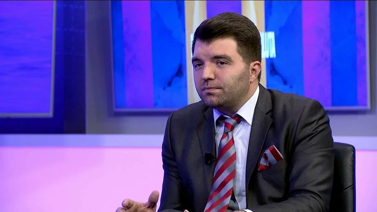 Analisti që mbështet VV-në: Bislimi të shkarkohet para orës 12:00