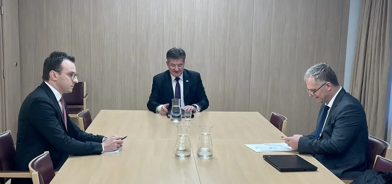 Targa ilegale edhe 1 vit, Lajçak falënderon Amerikën për marrëveshjen