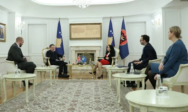 Abott: Zgjidhja e çështjeve imediate thelbësore që Kosova të arrijë qëllimet afatgjata