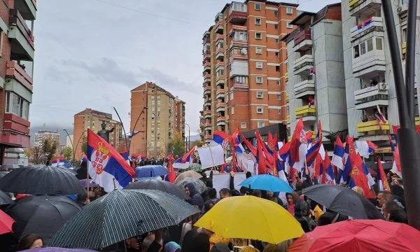 Serbia sot nxjerr në protestë të gjitha gratë dhe nënat serbe që jetojnë në Kosovë