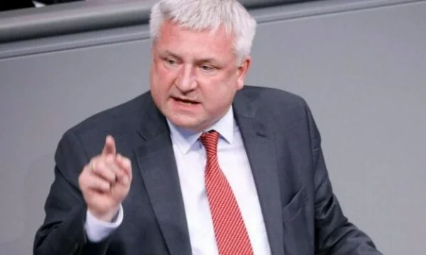 Deputeti gjerman: Kosova ka të drejtë për targat