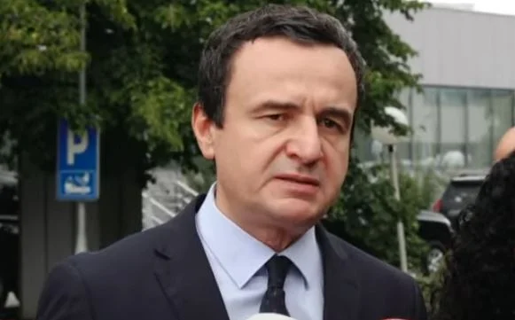 Kurti thotë se janë të angazhuar që në 36 orët e mbetura të arrihet zgjidhja për targat