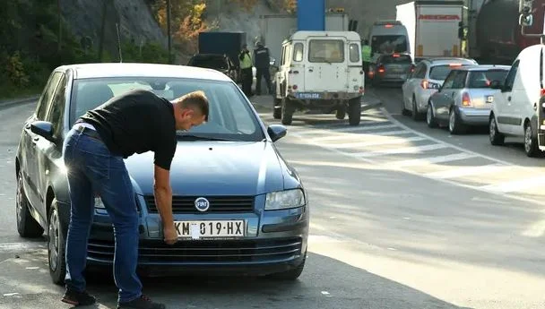The Guardian: Sherri i targave, Kosova në rrezik nga trazirat civile
