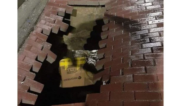 Si pasojë e vërshimeve shembet shëtitorja në Pejë