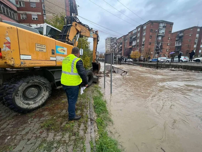 Situata më serioze në Mitrovicë nga reshjet e shiut, thotë kryetari i komunës