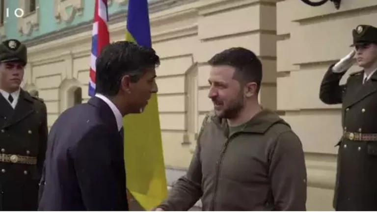 Kryeministri i Britanisë shkon në Kiev, takohet me Zelenskyn