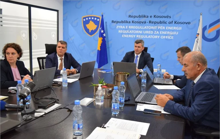 ZRRE-ja e fali KOSTT-in për furnizimin e serbëve të veriut pa prokurim, dënoi KESCO-n për furnizimin e shqiptarëve