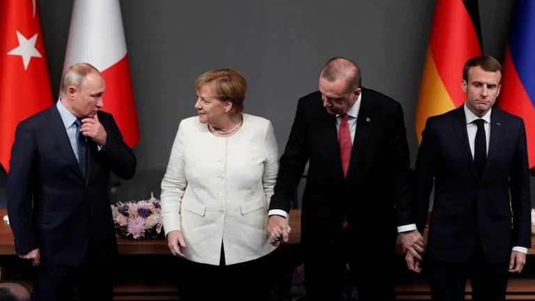 Me Rusinë apo Perëndimin, me kë është Turqia?