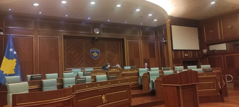 Asnjë ministër në sallën e Kuvendit gjersa diskutohet për shëndetësinë