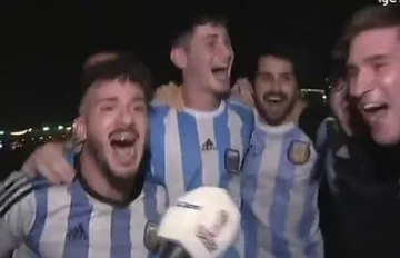 Argentinien-Fans zerbrechen in der Stadt Fuhet Mbpeen und Frankreich auf rassistischen und transphoben Basen