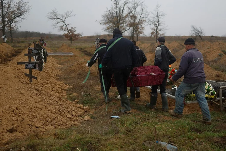 Zbulohet varreza masive në qytetin Kherson pas tërheqjes së trupave ruse