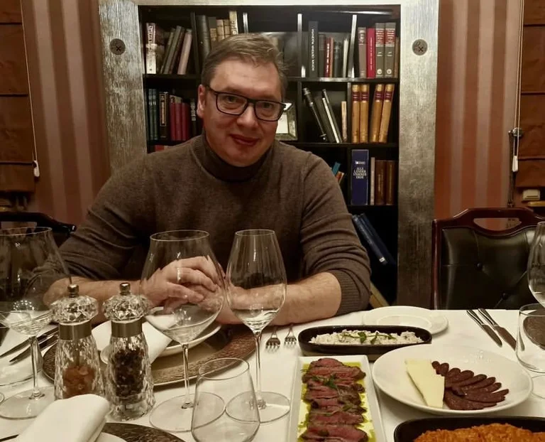 Vuçiq pret Ramën dhe Kovaçevskin për të darkuar në Beograd