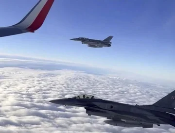Polens National Fliegen nach Katar für Welt im Zusammenhang mit zwei Kampfflugzeugen